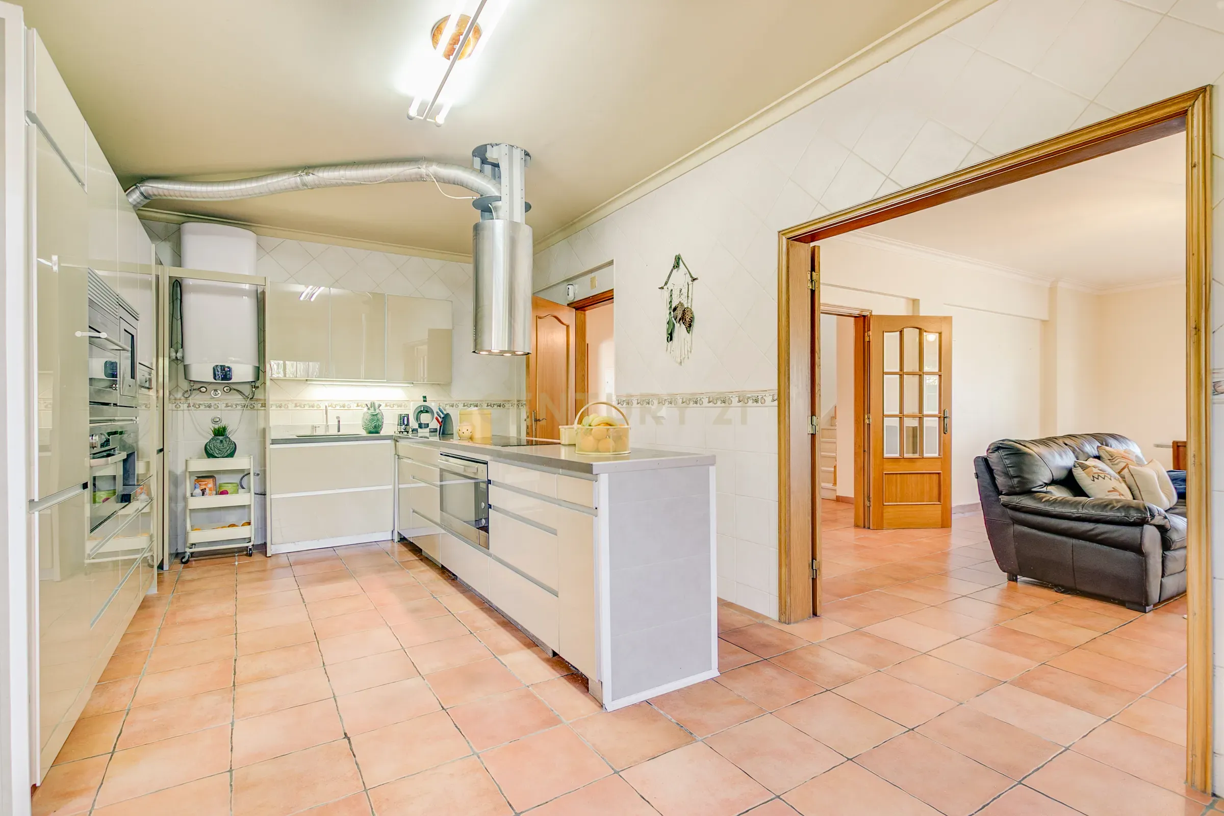 Moradia Rural T4 com Piscina e Jardim — Entre Setúbal e Lisboa - Image 12