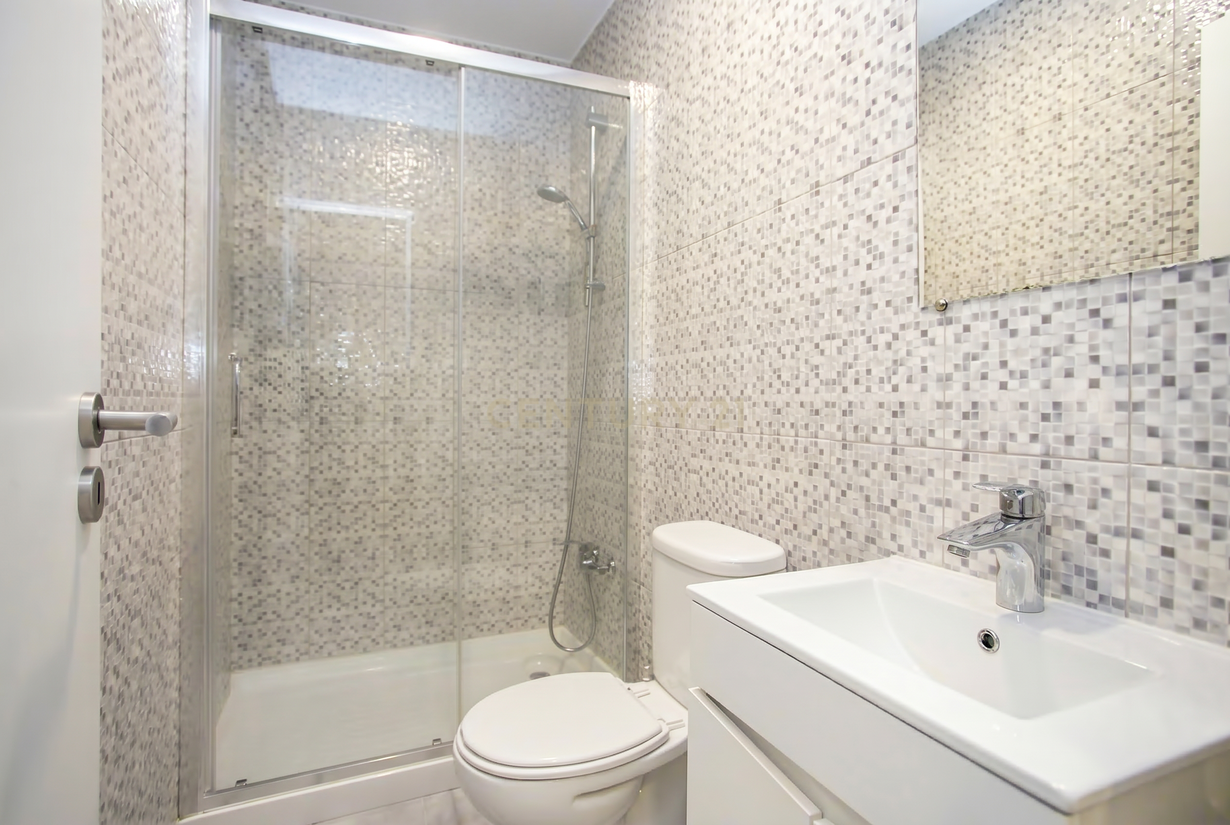 Fotografia 9 de Espaço Comercial com Potencial para Habitação