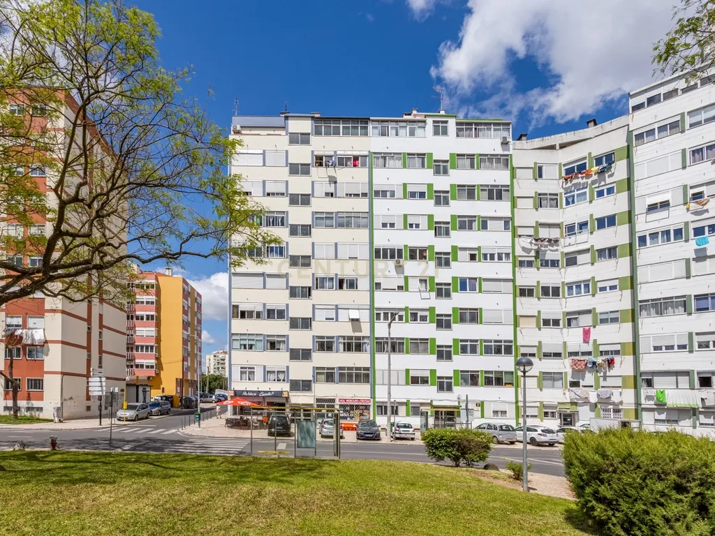 Apartamento T2 na Urbanização Codivel - Odivelas - Image 3