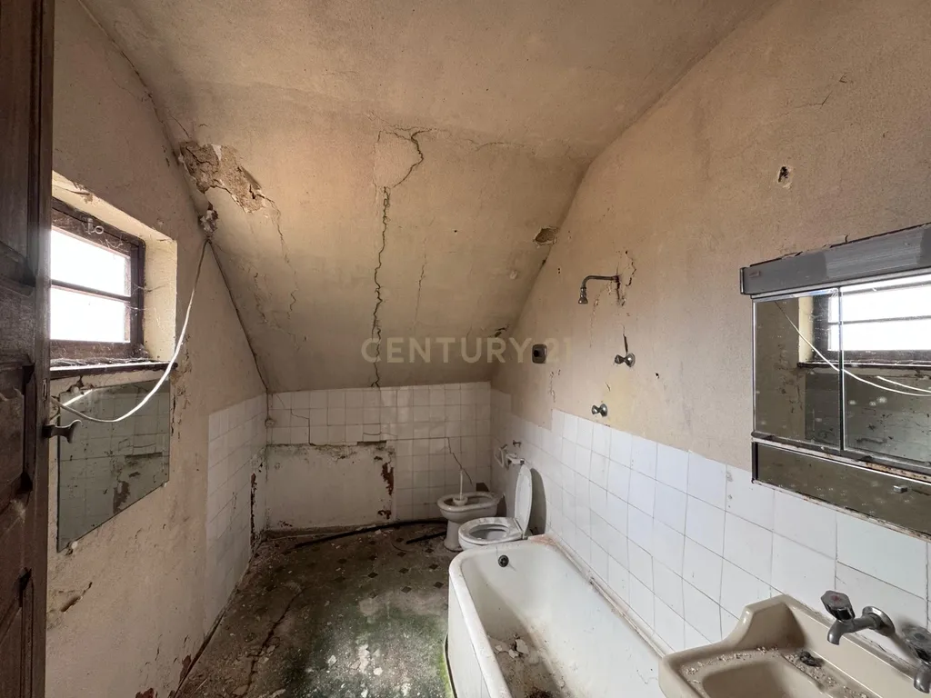 Moradia T6 para Recuperação - Zona Histórica - Albergaria dos Doze, Pombal - Image 14