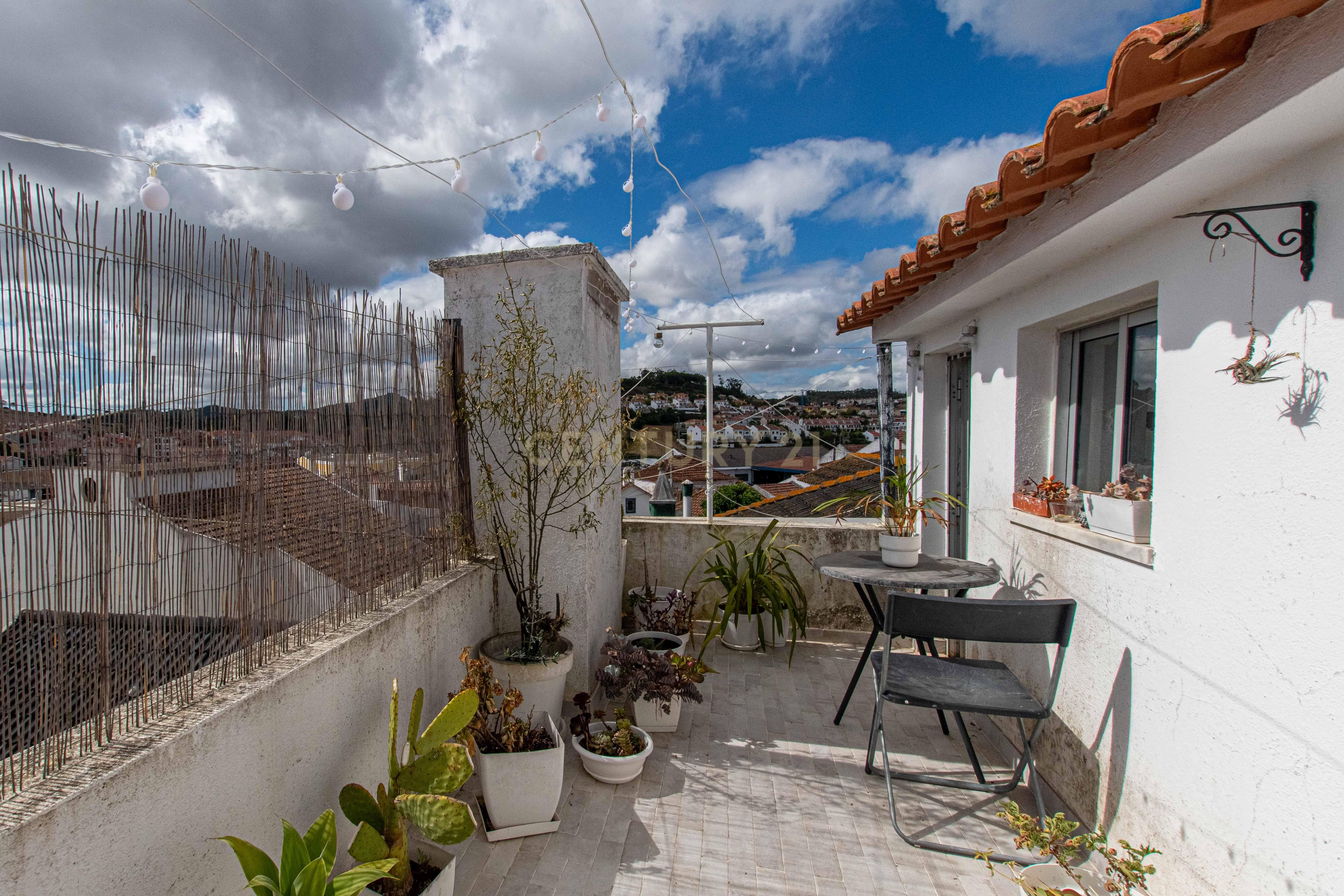 Fotografia 10 de Prédio de 3 pisos | Potencial de rendimento até 2.100€/mês | Póvoa da Galega - Mafra