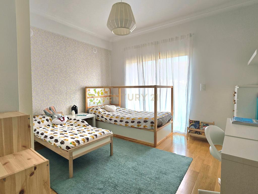 Apartamento Duplex T3 perto do mar na Caparica — Conforto, Elegância, Proximidade da Natureza e Estilo de Vida Descontraído - Image 16