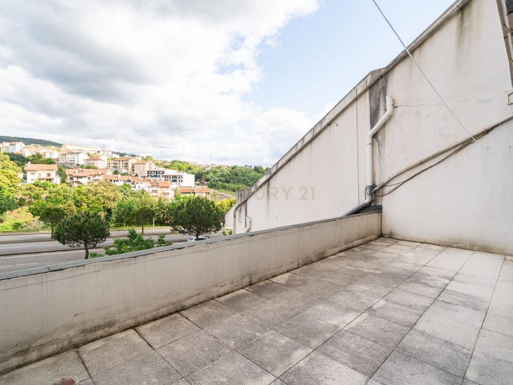 T3 Duplex com 2 Terraços, na Av. Elísio de Moura, em Coimbra - Image 7