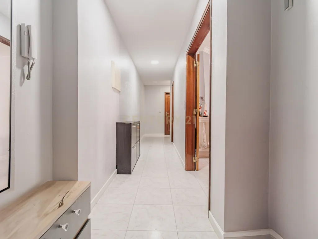 Apartamento T2 com Varandas em Vale do Cobro - Image 15