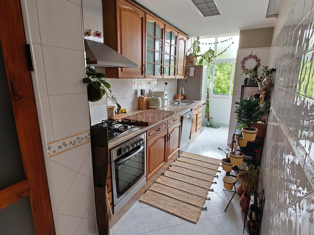 Apartamento duplex T3 + 2 em Queluz - Image 9