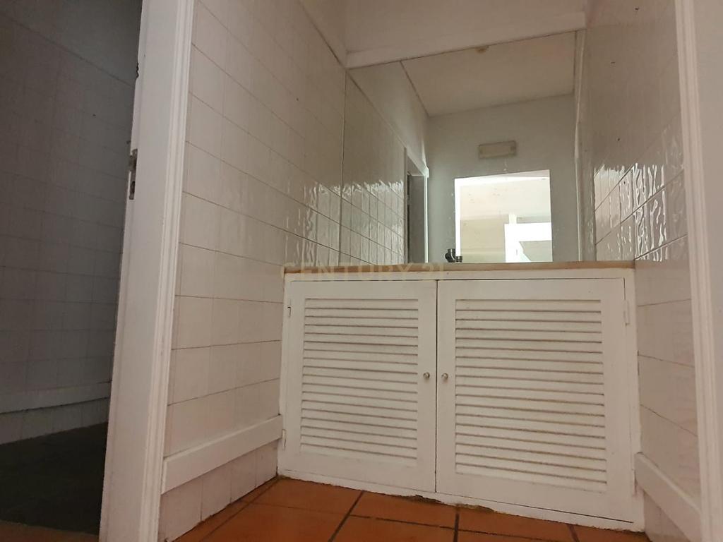 Espaço comercial de 97m2 com esplanada, em São Pedro de Sintra - Image 8