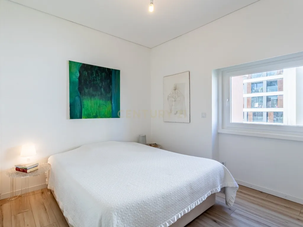 Apartamento T2 transformado em T3 com charme único em Alvalade - Image 13