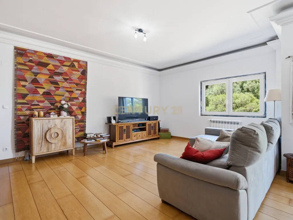 Elegante Apartamento T3 no Estoril com Box Fechada para 3 carros a poucos metros da praia - Image 6