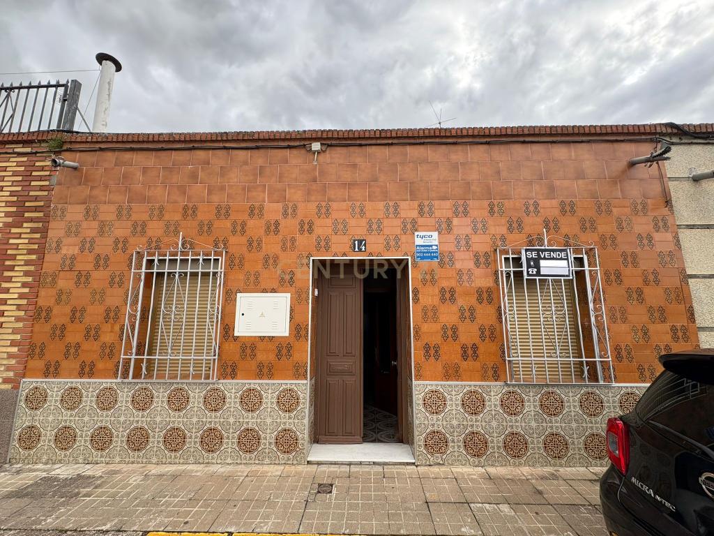 CASA COM PERSONALIDADE EM PEÑARROYA-PUEBLONUEVO (CÓRDOBA) - Image 1