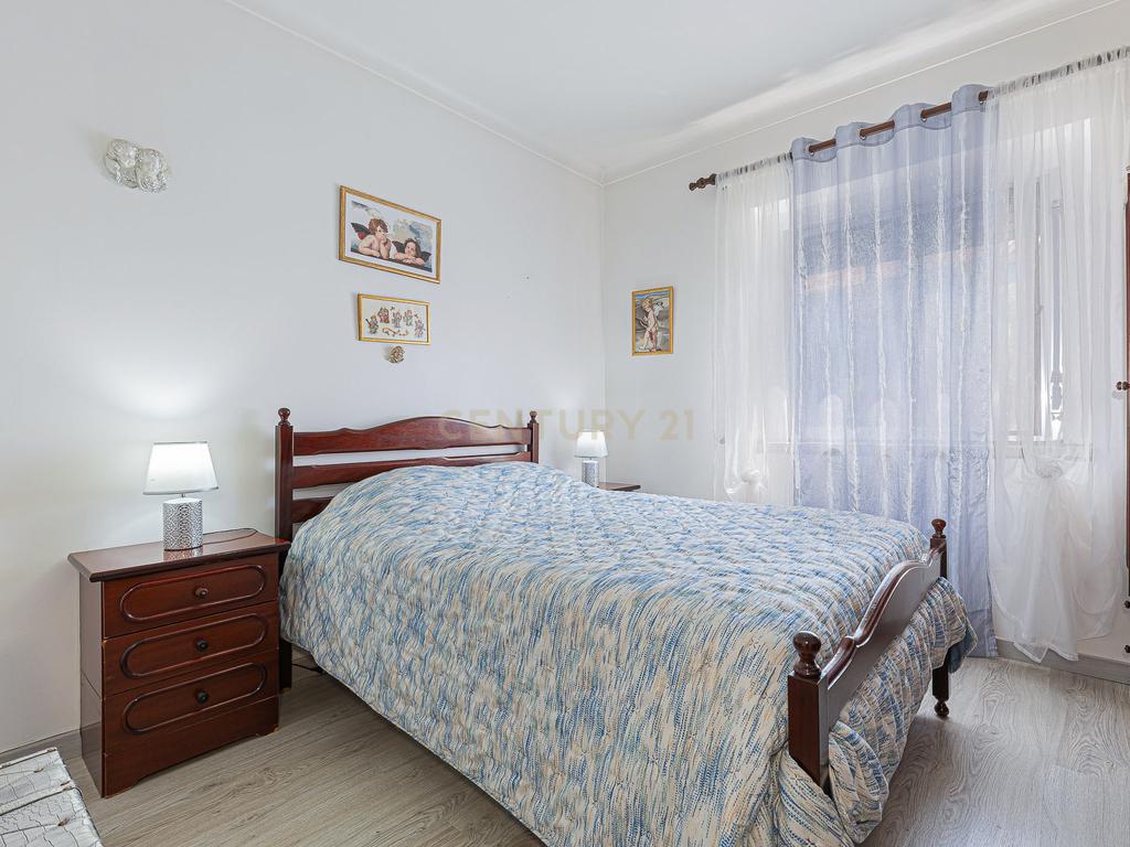 Apartamento T2 parcialmente renovado — Porto Salvo - Image 32