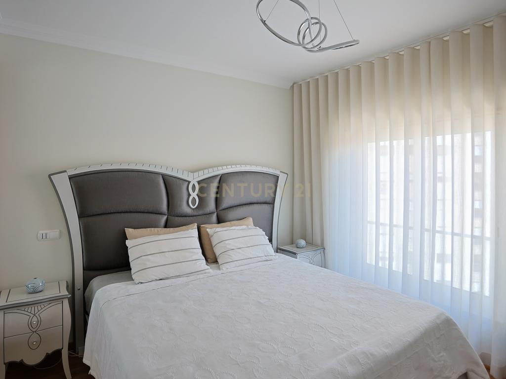 T3 com 160 m², Box para 2 carros e Arrecadação – Lumiar / Ameixoeira - Image 2