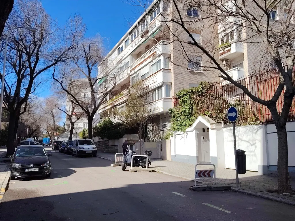 EXCLUSIVO APARTAMENTO EM URBANIZAÇÃO COM JARDIM E PISCINA - Image 44