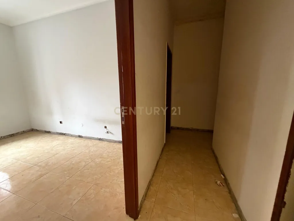 Moradia em Valadares para Restauro ou Reconstrução - Image 8