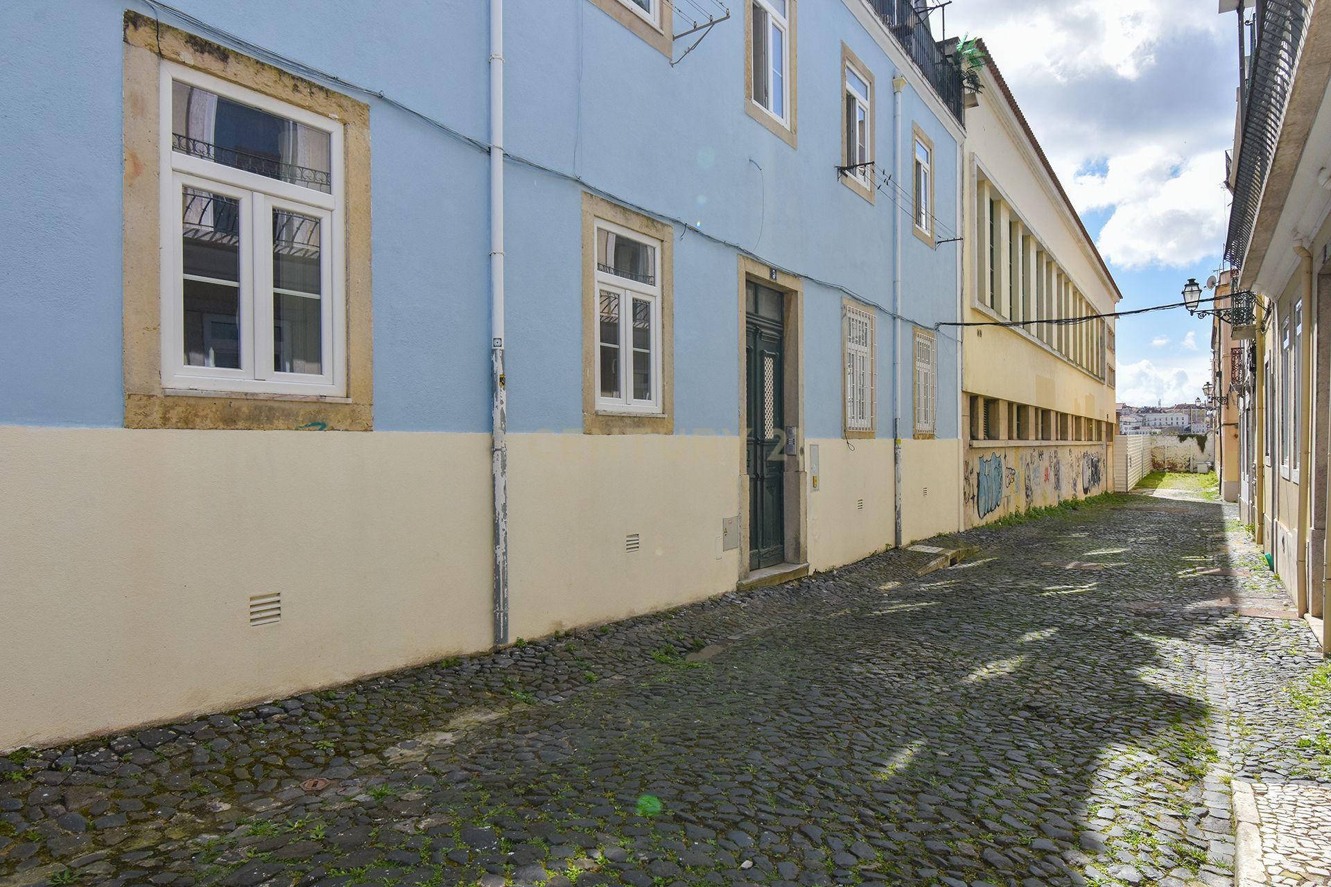 Apartamento T3 renovado com Licença AL - Lisboa - Image 2