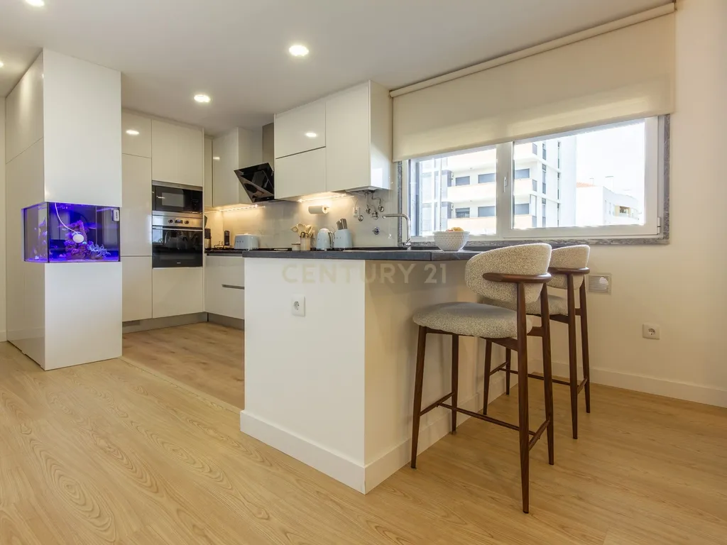 Apartamento T2 - Barreiro, Perto da Praia e Centro - Image 8