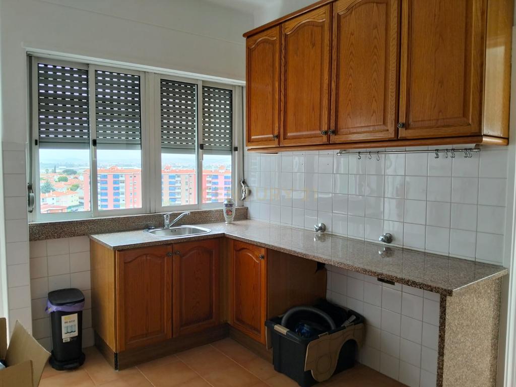 Apartamento 4 assoalhadas (T3) nos Olivais. Conforto e conveniência no coração da cidade - Image 9