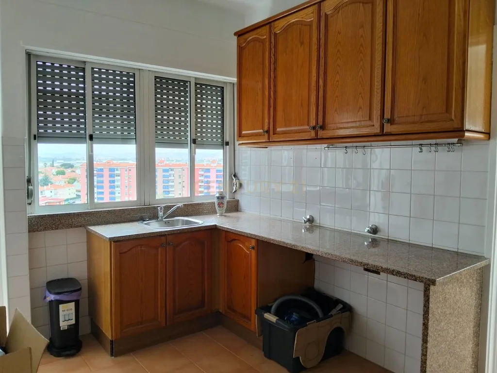 Apartamento 4 assoalhadas (T3) nos Olivais. Conforto e conveniência no coração da cidade - Image 9
