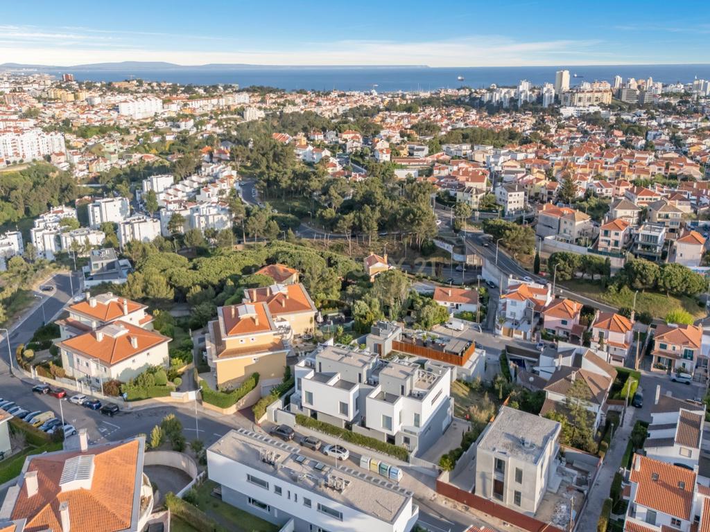 Moradia Nova com 5 quartos + 2 dentro de um condomínio localizado a apenas 5 minutos do Kings College Cascais - Image 40