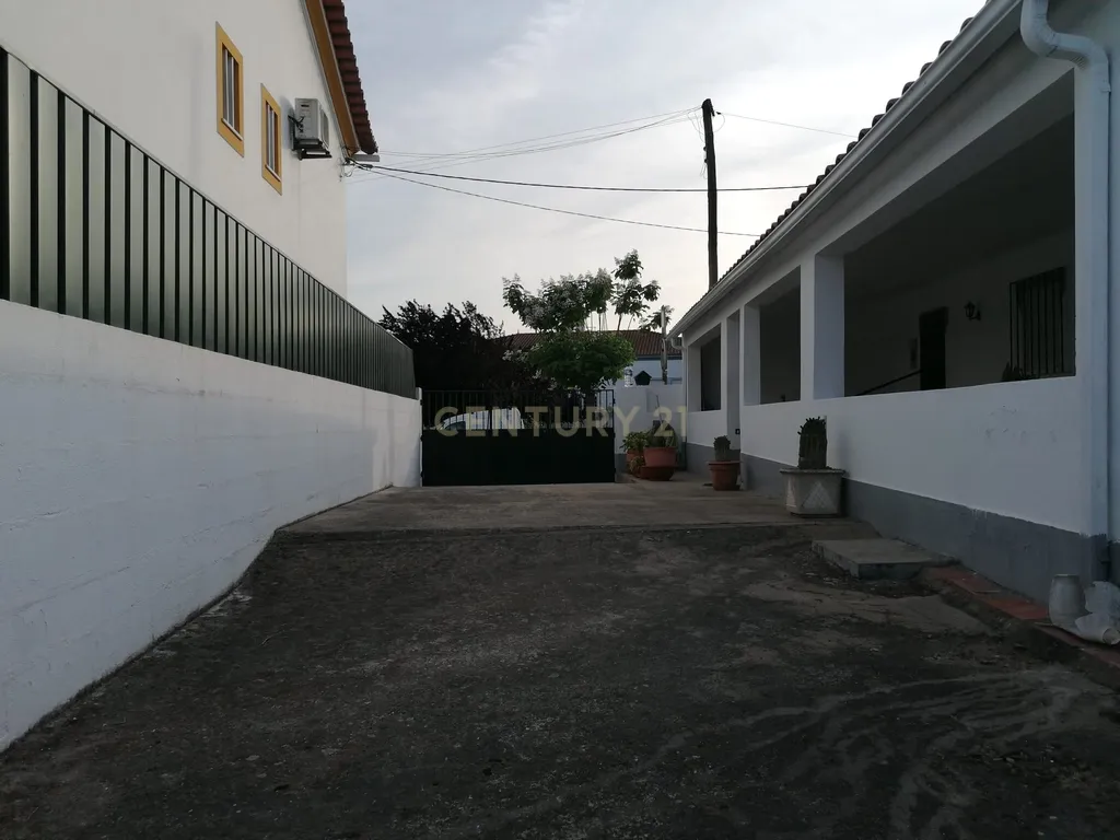 Moradia Térrea T3 com quintal e sótão, Guadalupe, Évora - Image 7
