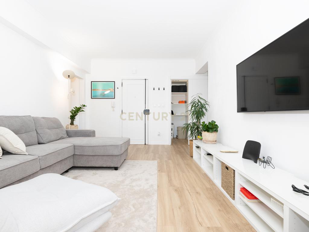 Apartamento T1 + Escritório totalmente remodelado - Image 3