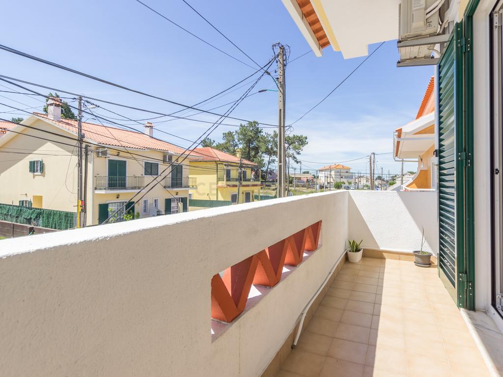 Moradia Geminada T3 com Jardim e Terraço na Quinta do Conde - Image 24