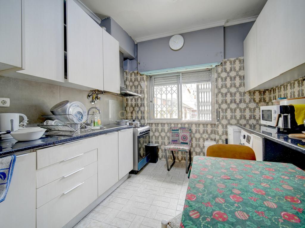 Apartamento T3 em Monte Abrãao: Localização e envolvente Privilegiadas - Image 2