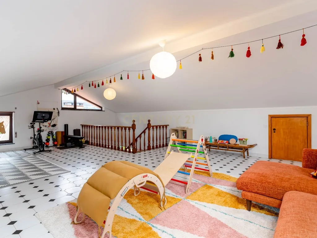 Viver com Elegância entre o Litoral e a Cidade – Uma Casa Sustentável em Colares, Portugal - Image 49