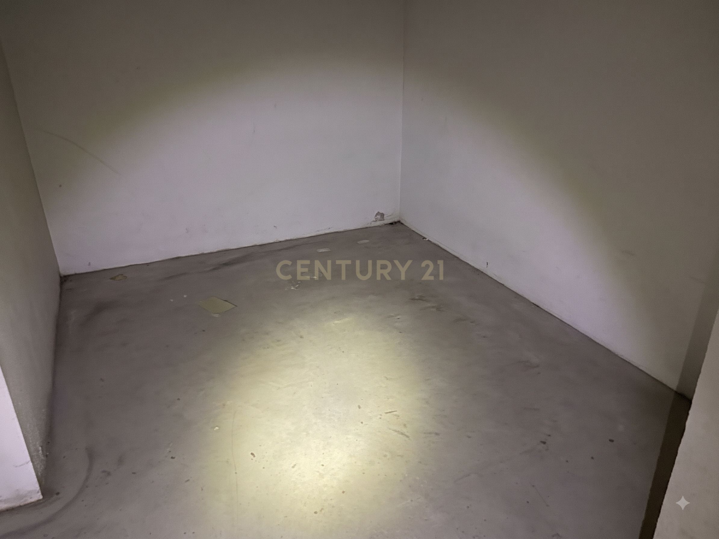 Fotografia 4 de Arrecadação de 14 m² no Alfa Mall — Quinta da Beloura