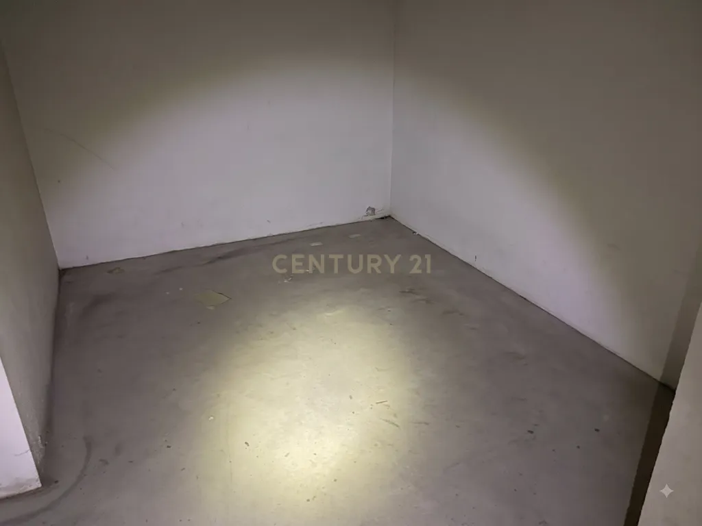 Arrecadação de 14 m² no Alfa Mall — Quinta da Beloura - Image 4