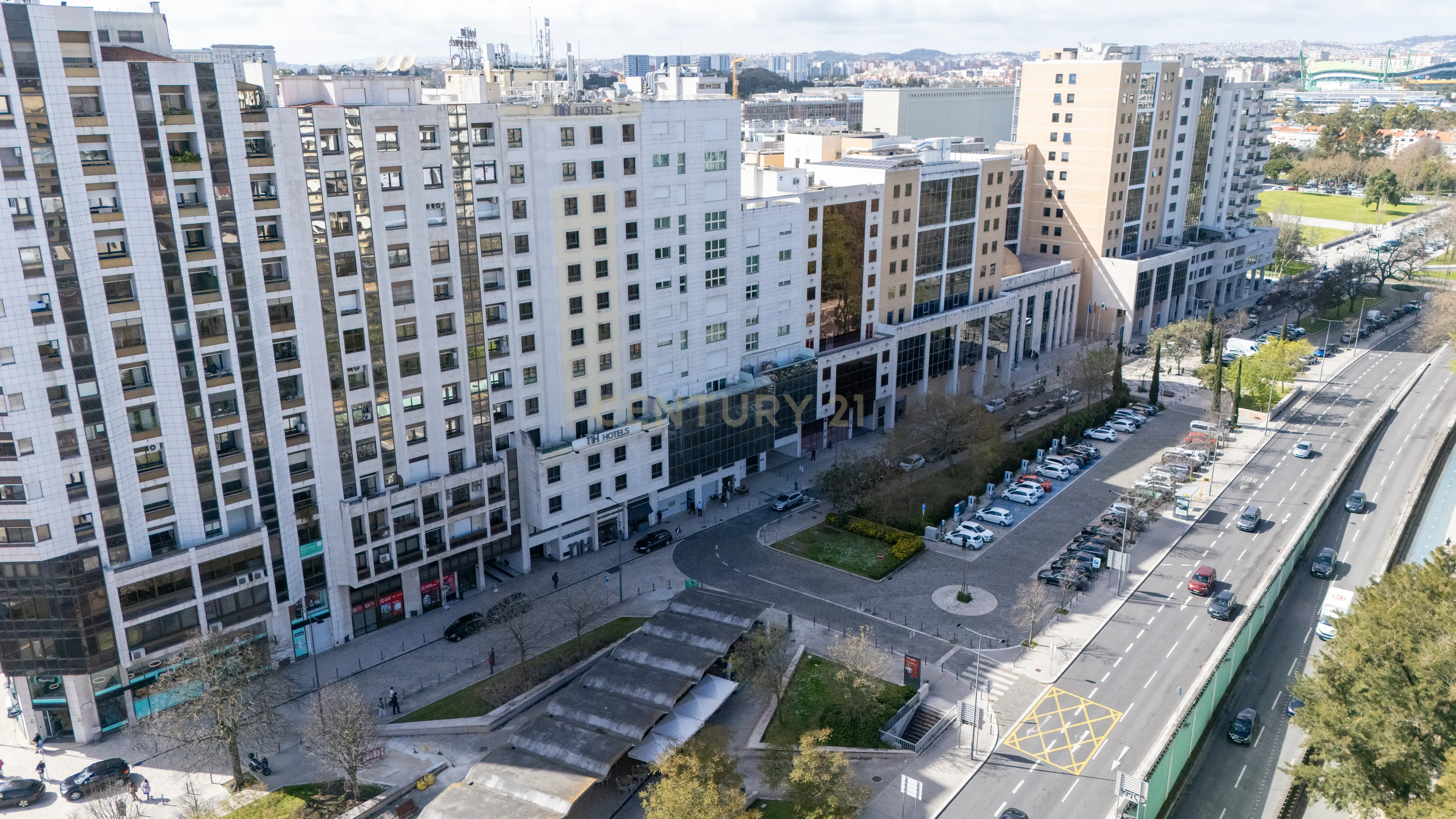 Fotografia 2 de Loja 600 m² com 15 Estacionamentos | Campo Grande – Lisboa | 3.100.000€
