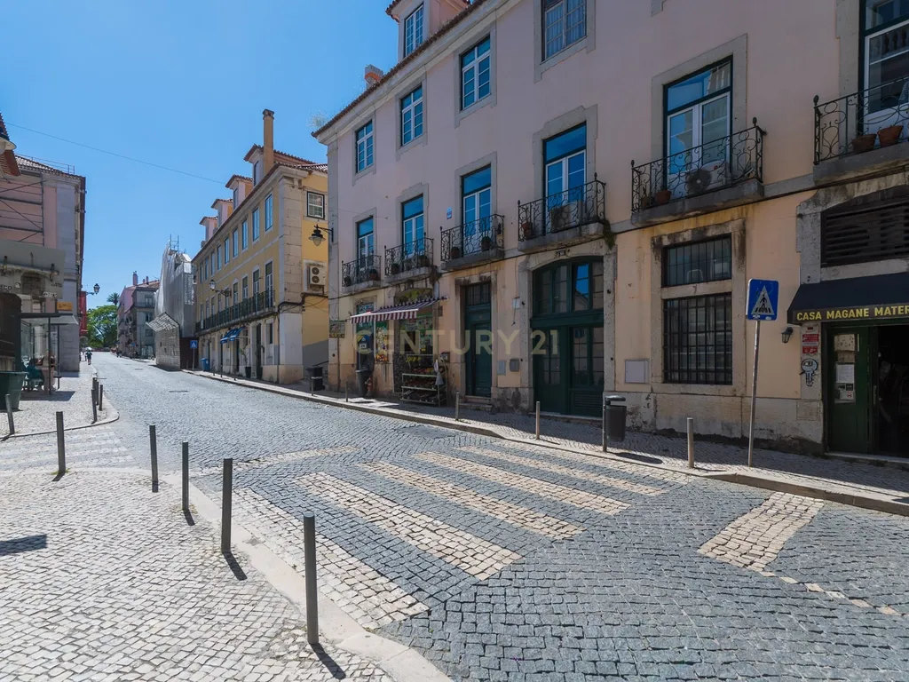 Excelente Apartamento T2 | Janelas Verdes - Image 38