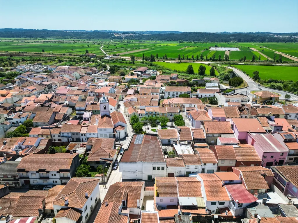 Investimento com Duplo Potencial: Comércio + Habitação em Soure - Image 29