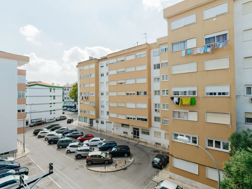 Apartamento T2 em Linda-a-Velha - Image 4