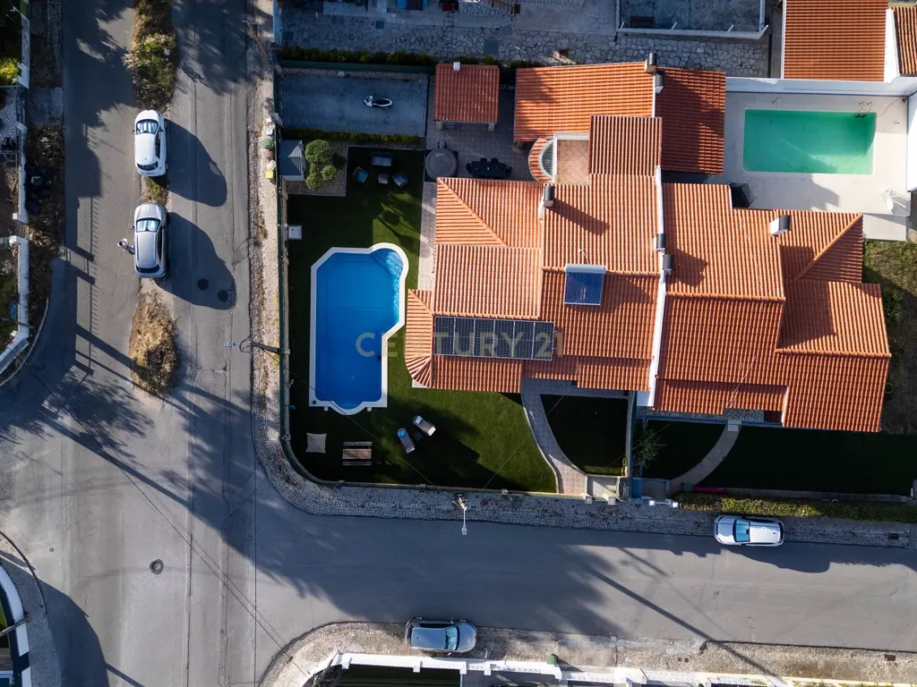 Moradia T4 como nova com piscina na Marisol em Lote de 500m² - Image 110