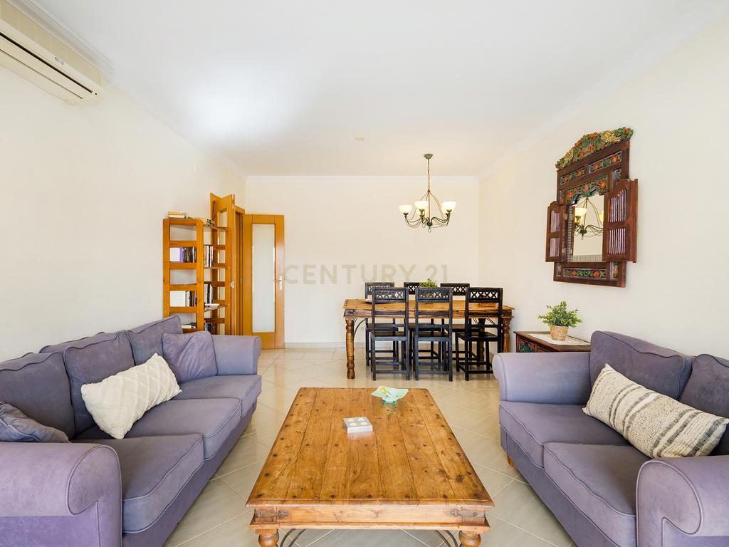 Amplo apartamento T3 na Quinta dos Arcos em Armação de Pera - Image 1