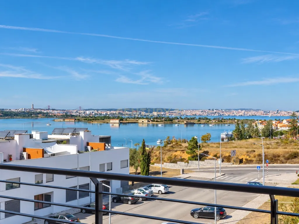 ✨ T3 de Excelência com Vista para a Baía do Seixal, Ponte 25 de Abril e Lisboa - Image 28