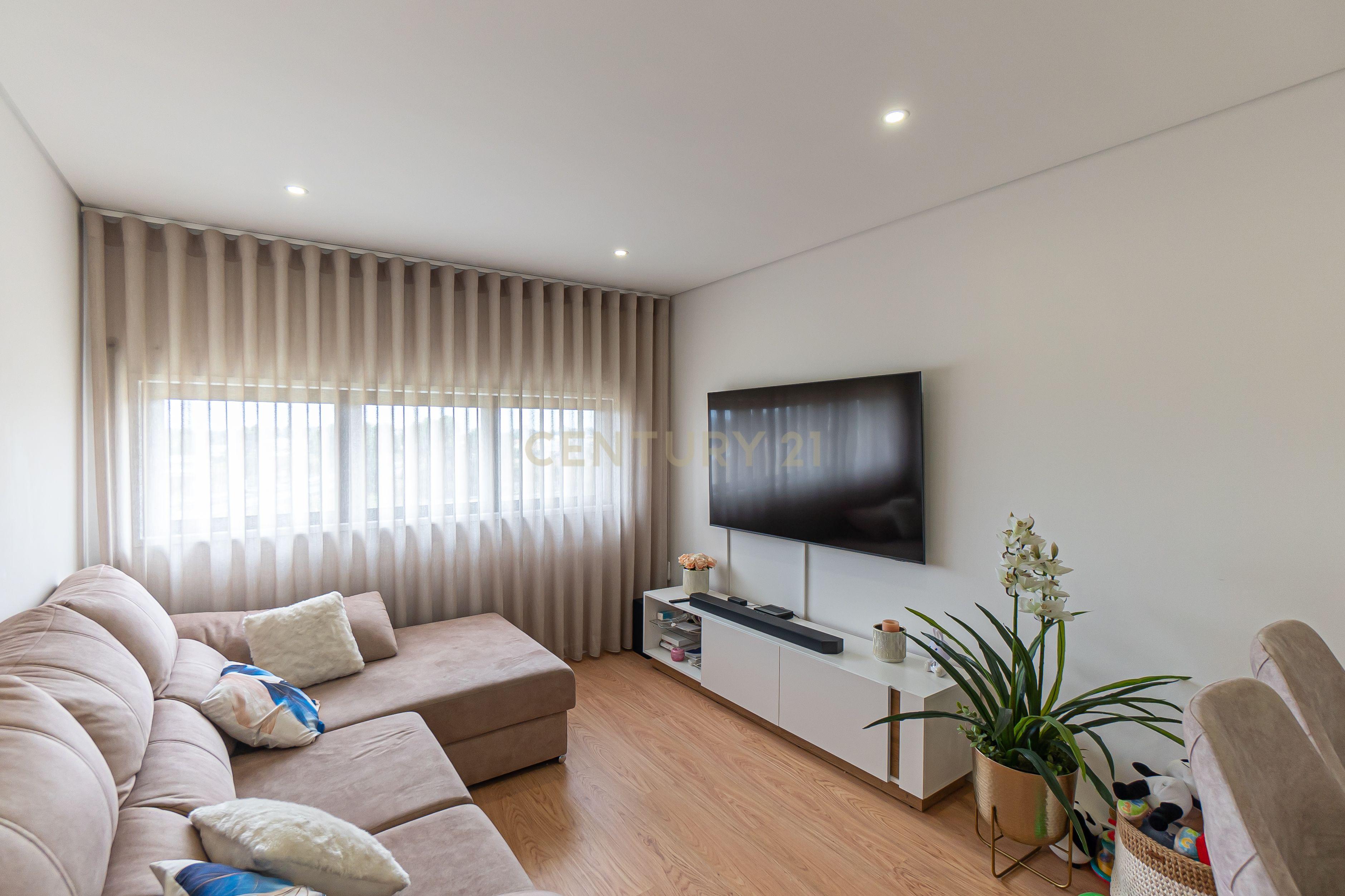 Fotografia 3 de T2 Remodelado e  Mobilado em Perafita, Matosinhos com Vista Panorâmica