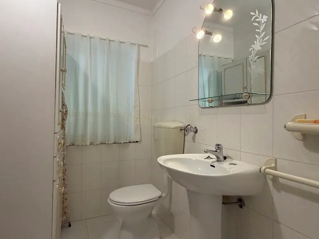 Moradia T2 + 1 no Centro de Portimão | Garagem 55 m² | Potencial + Proximidade às Praias - Image 32