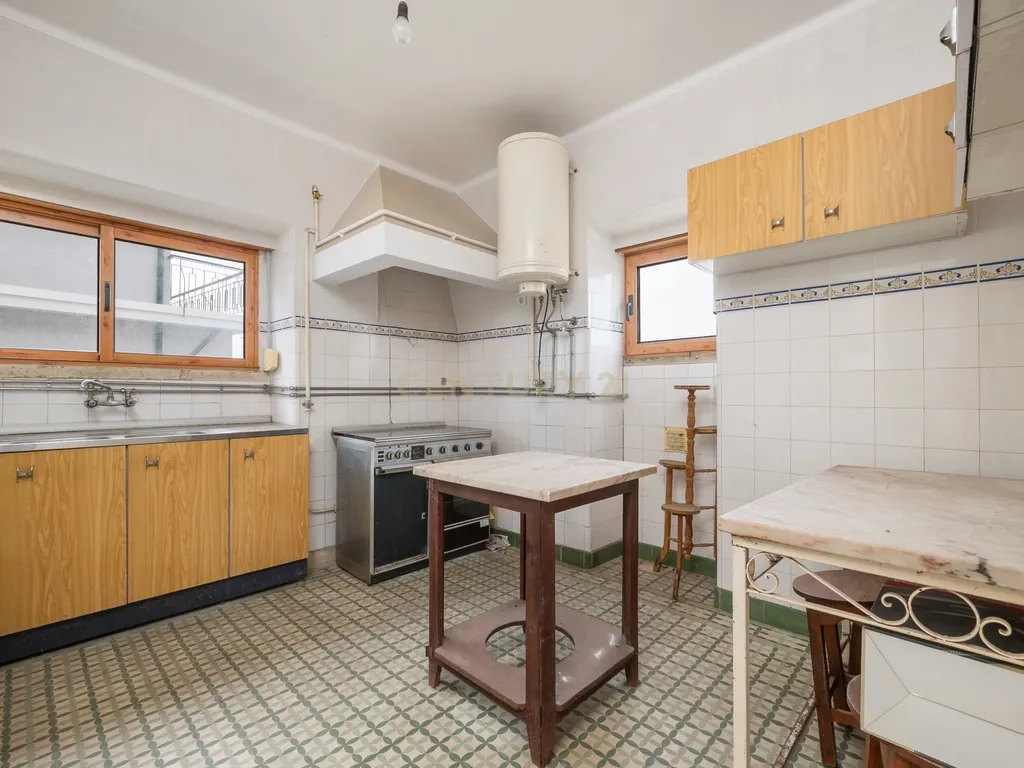 Venda | Apartamento T3+1 com garagem na Rua Verde Pinho em Coimbra - Image 2