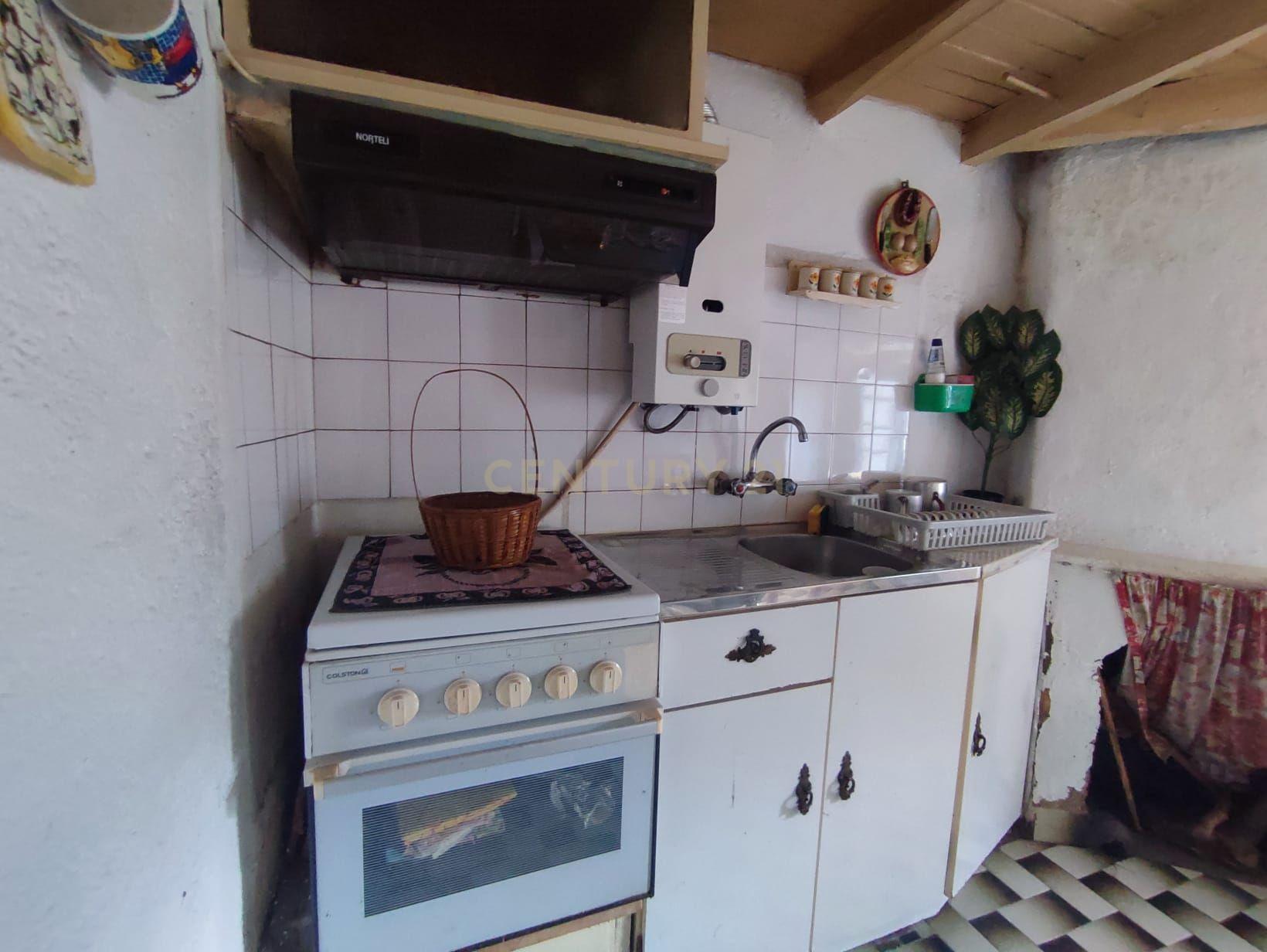 Moradia T2, com anexo em pedra, Tinalhas, Castelo Branco - Image 8