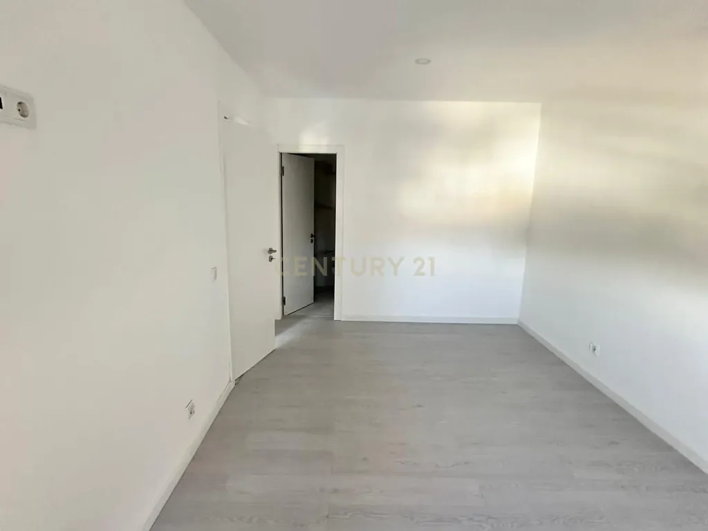 Excelente Oportunidade de Investimento: T3 Totalmente Renovado nas Farinheiras, Paio Pires - Image 5