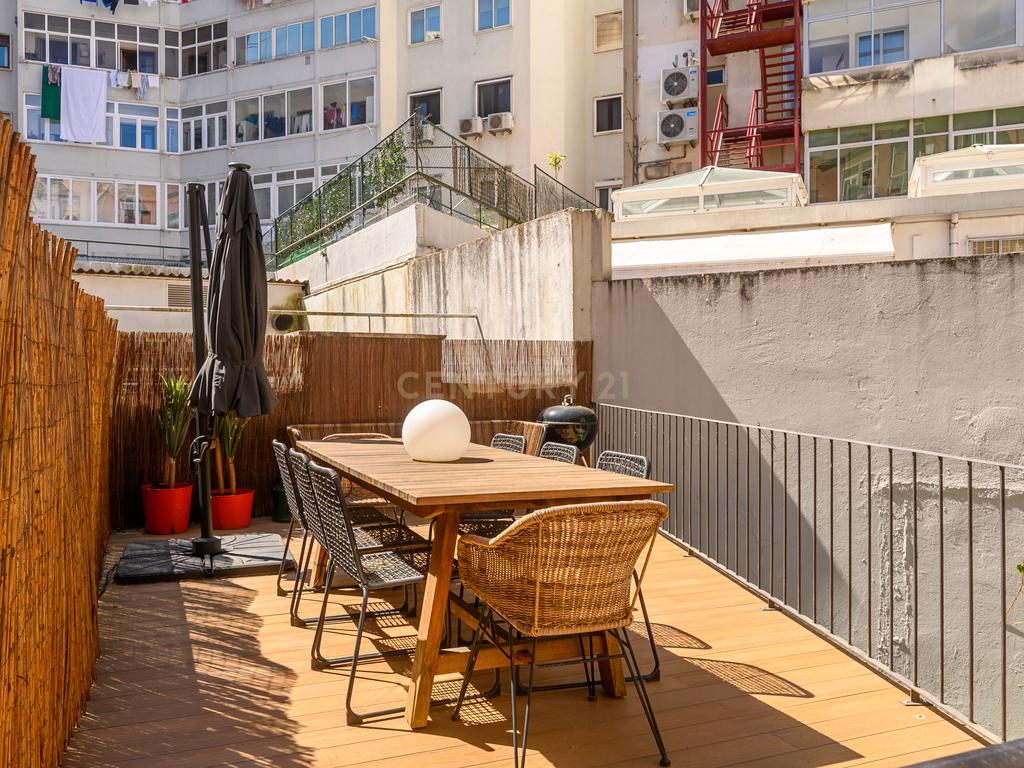 Moderno T3 com Terraço em Avenidas Novas, Lisboa - Image 35