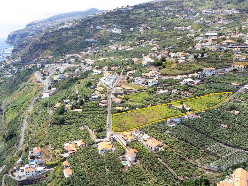 Terreno com 6.896m² e Moradia com Vista Mar - Image 4