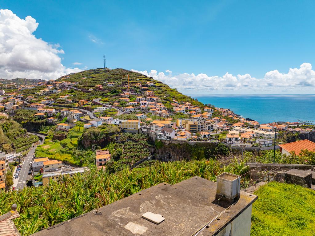 Moradia Tradicional com Projeto Aprovado em Câmara de Lobos - Image 11