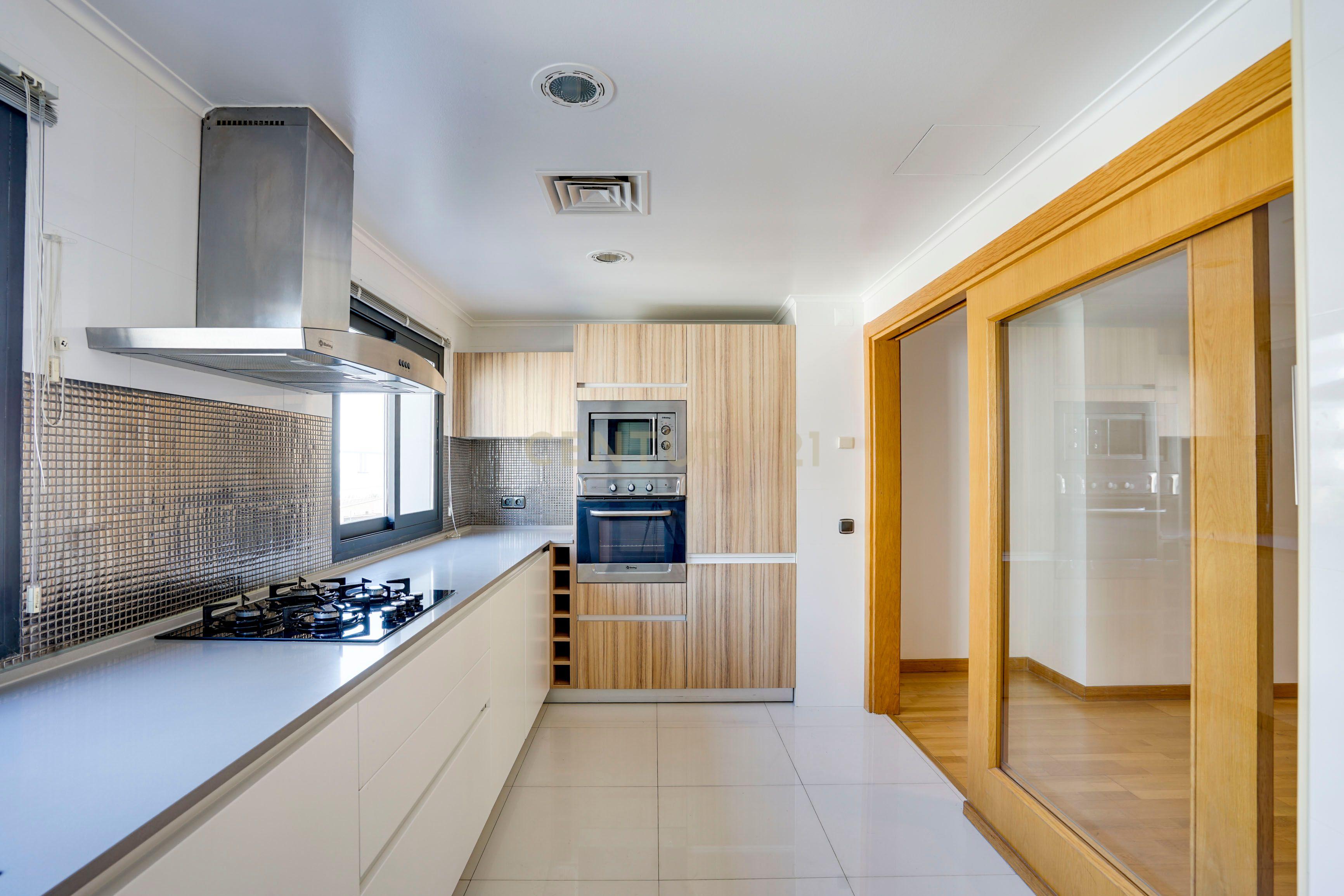 Fotografia 12 de Apartamento T3+1 com 2 Suites, Varanda e 2 Lugares de Garagem no Parque das Nações, Lisboa