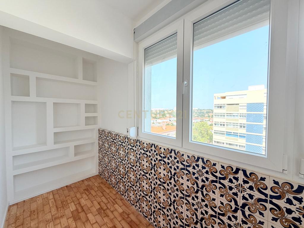 T3+1 Totalmente Remodelado para Arrendamento em Alvalade - Image 28