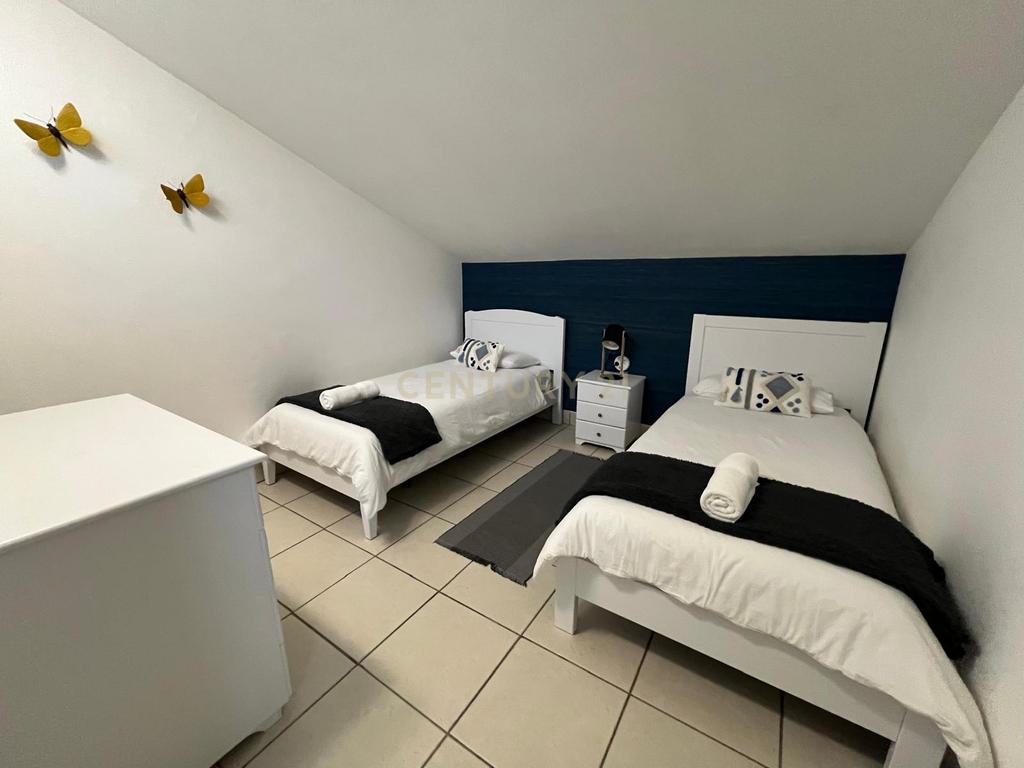 Moradia com quatro apartamentos independentes, três T2 e um T3 em Atouguia da Baleia. Ideal para famílias ou grupos, preparada para turismo ou para arrendamento de longa duração. - Image 54