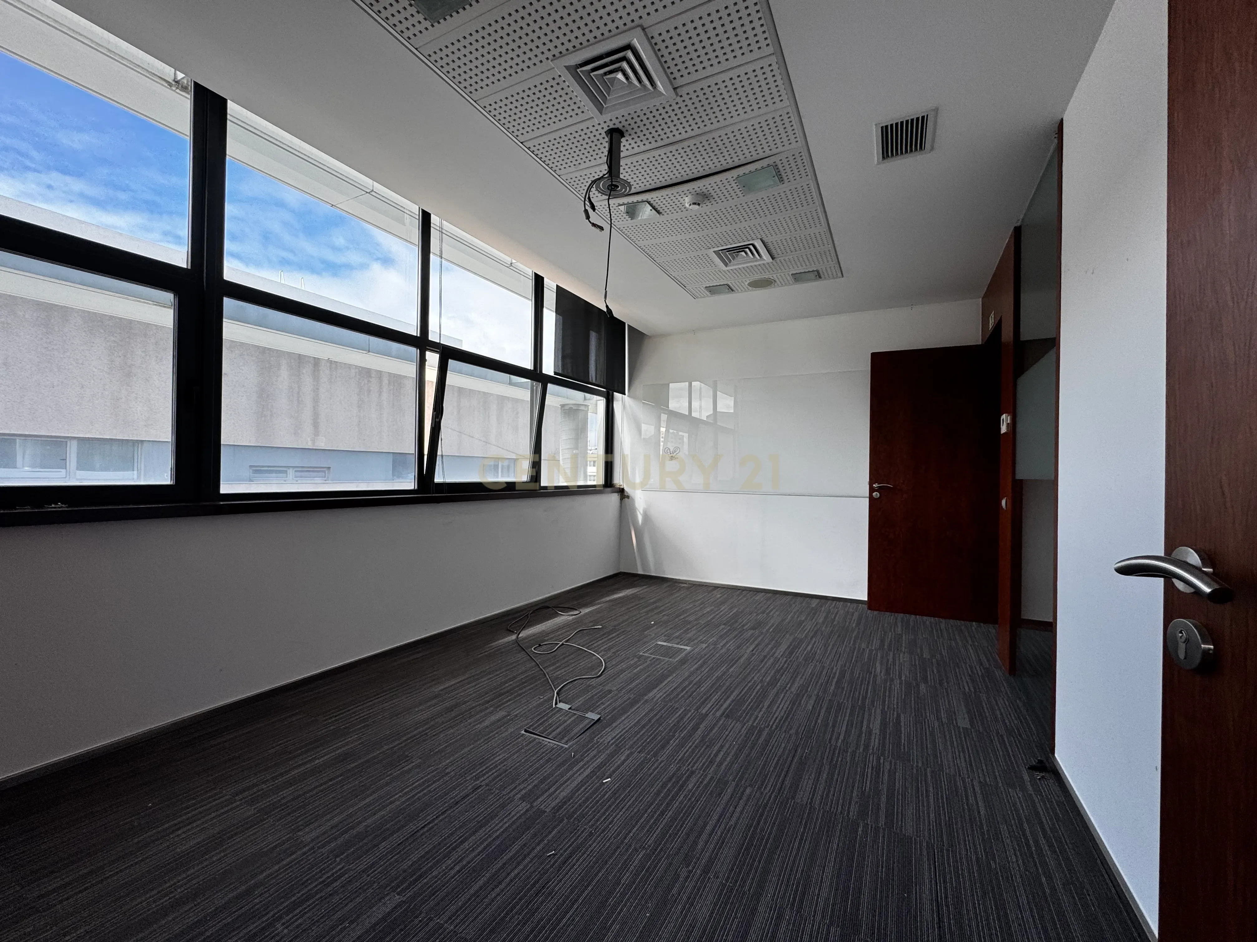 Escritório para Arrendamento no Pólo Técnico de Telheiras – 251 m² | 6 Salas | 5 Estacionamentos - Image 10