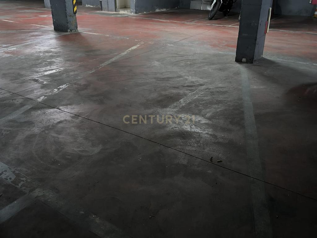 Estacionamento Usado em Barcelona - Perto do Centro e Serviços - Image 8