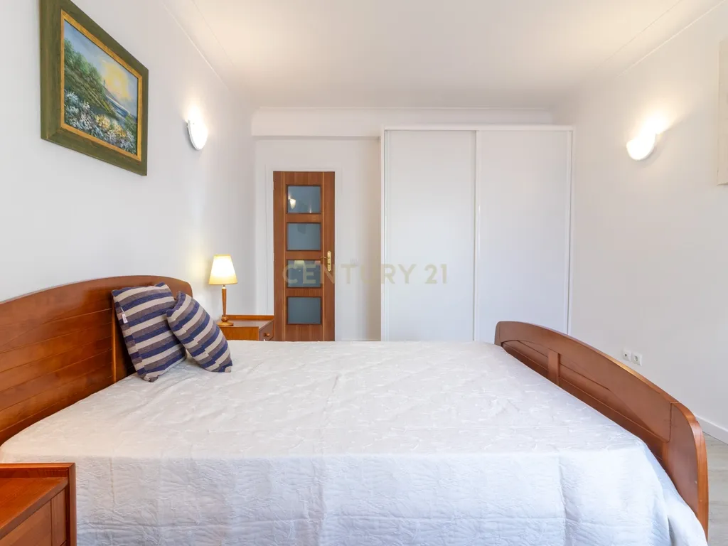 Moradia T5 com amplas áreas, jacuzzi e vista rio - Ferragudo - Image 18